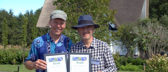 Tomasz Michalik, Vitroflora, (r.) was the only novelty entrant at the ISU Summer Days and received two awards from Jonas Bengtsson for the same novelty - the Jury and Audience Award.